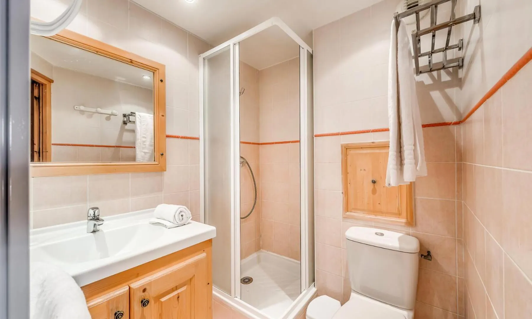 Chalet Gypaete - Chalet Traditionnel 180M2 - 6 Chambres, 6 Salles De Bain, Jacuzzi Mae-5886 Tignes France